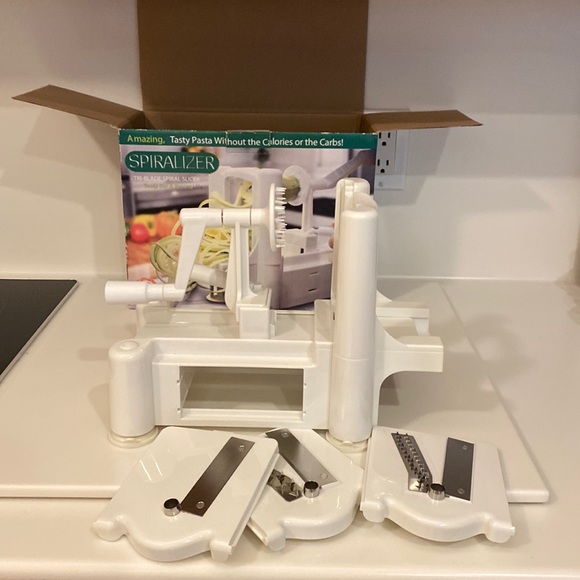 Tri-Blade Spiral Slicer Spiralizer - Picture 1 of 17